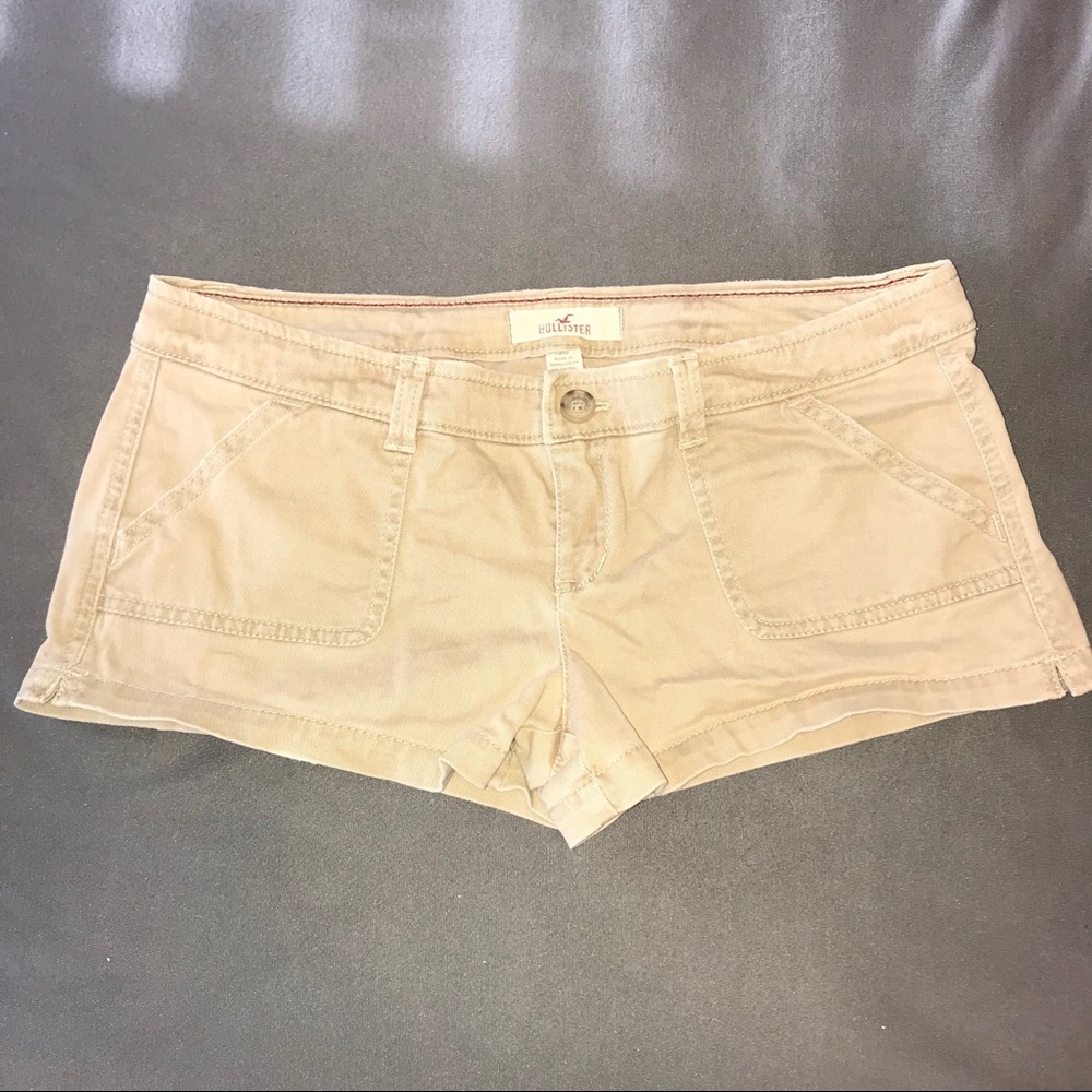 Hollister • Khaki Short Shorts